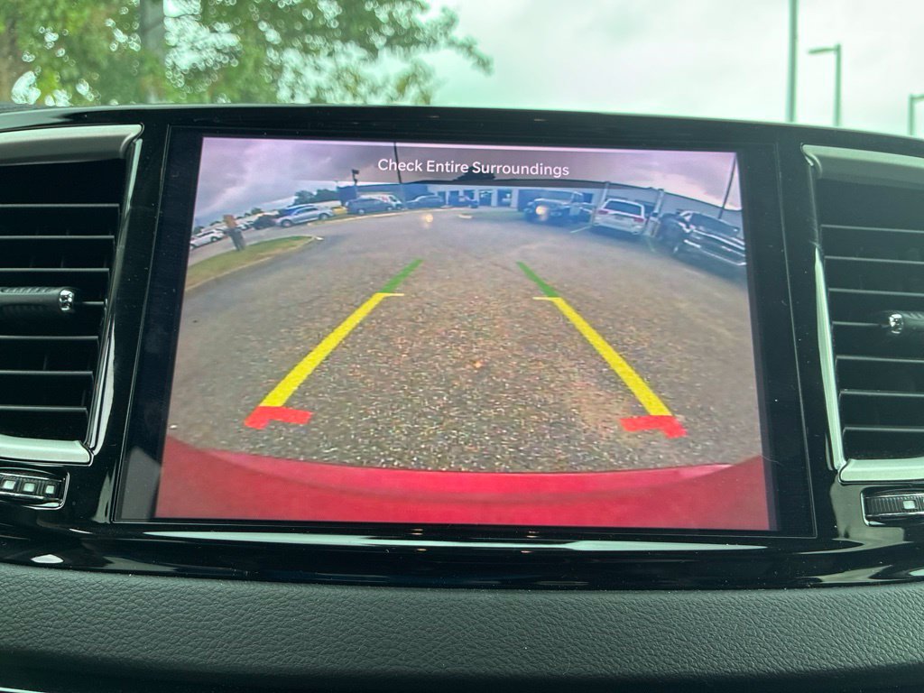 Used 2024 Chrysler Pacifica Touring-L FWD image 16