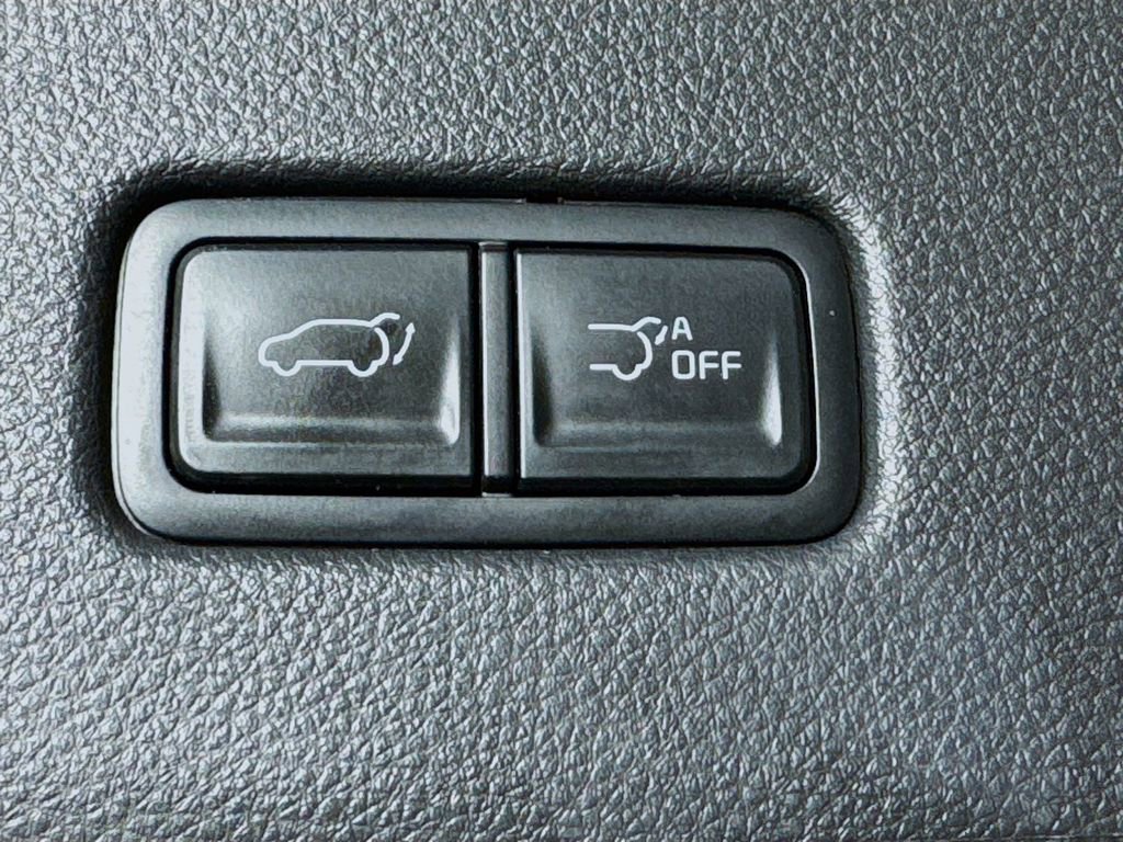 Used 2023 Kia Carnival SX image 33