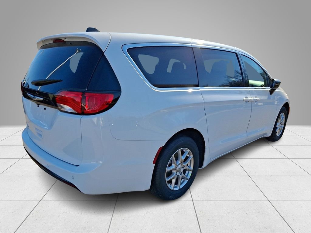 New 2026 Chrysler Voyager LX FWD image 4