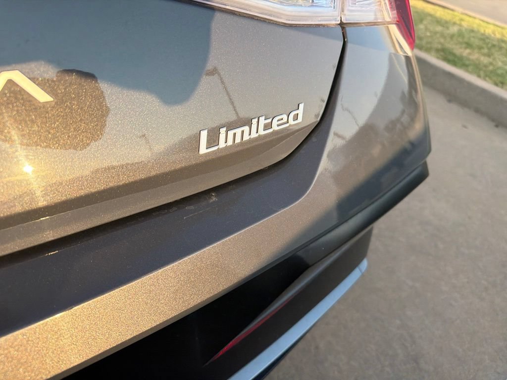 Used 2025 Hyundai Elantra Limited FWD image 5
