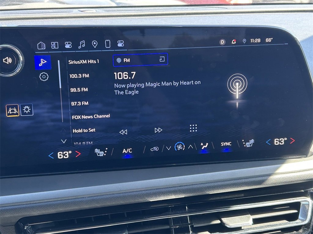 Used 2025 Chevrolet Traverse LT image 34