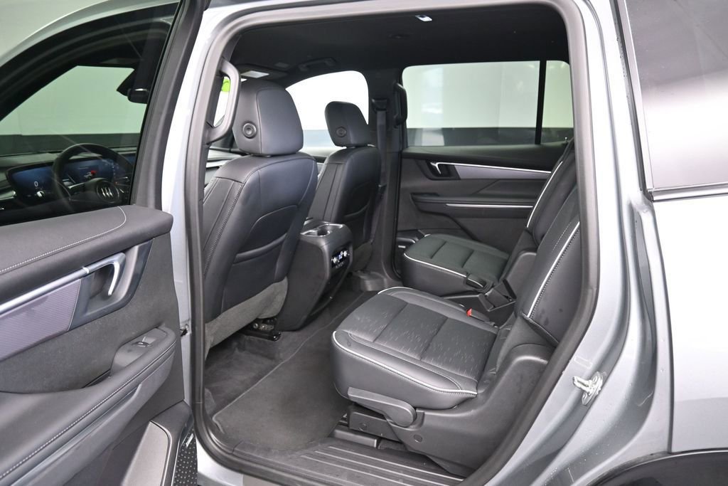 Used 2025 Buick Enclave Sport Touring AWD/4WD image 17
