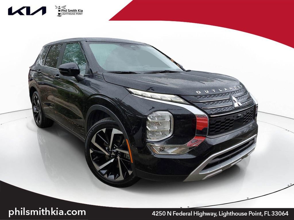 Used 2023 Mitsubishi Outlander SE Black Edition image 1
