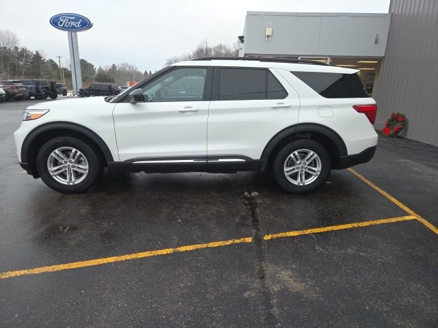 Used 2023 Ford Explorer XLT w/ Equipment Group 202A image 9