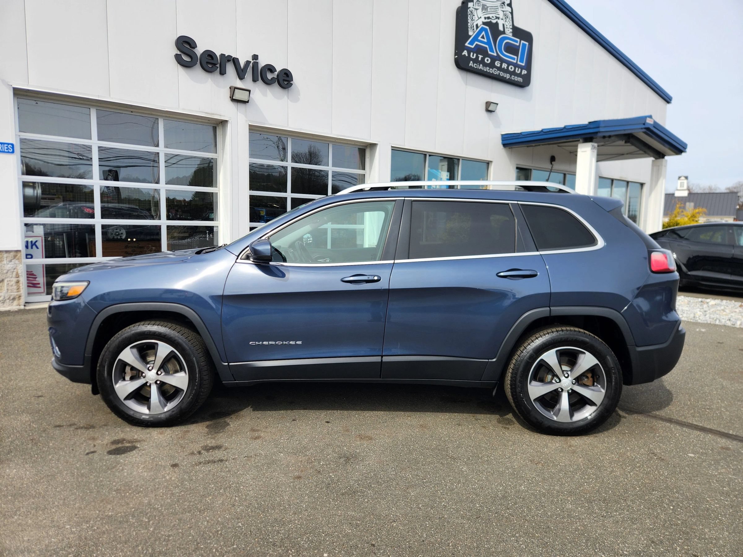 Used 2019 Jeep Cherokee Limited AWD/4WD image 10