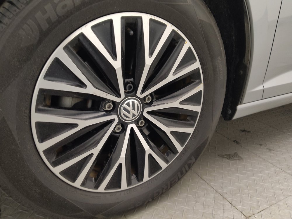 Used 2019 Volkswagen Jetta SEL w/ Cold Weather Package FWD image 31