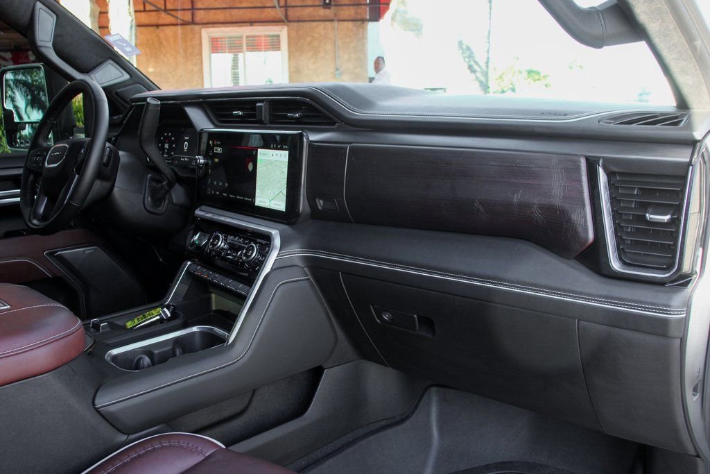 Used 2025 GMC Sierra 2500 Denali Ultimate image 48