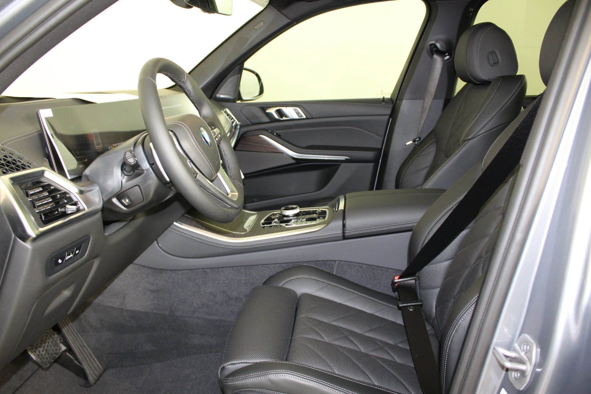 New 2026 BMW X5 xDrive50e w/ Executive Package AWD/4WD image 25