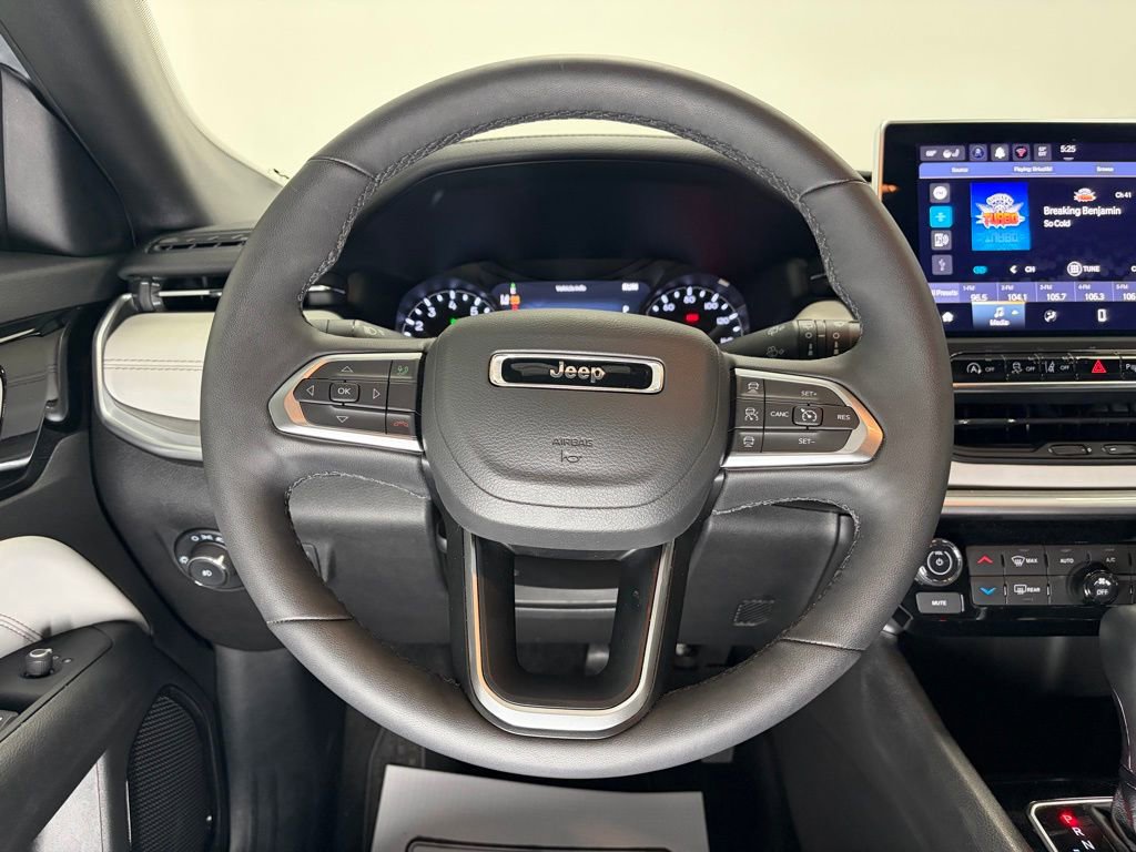 Used 2025 Jeep Compass Limited image 13