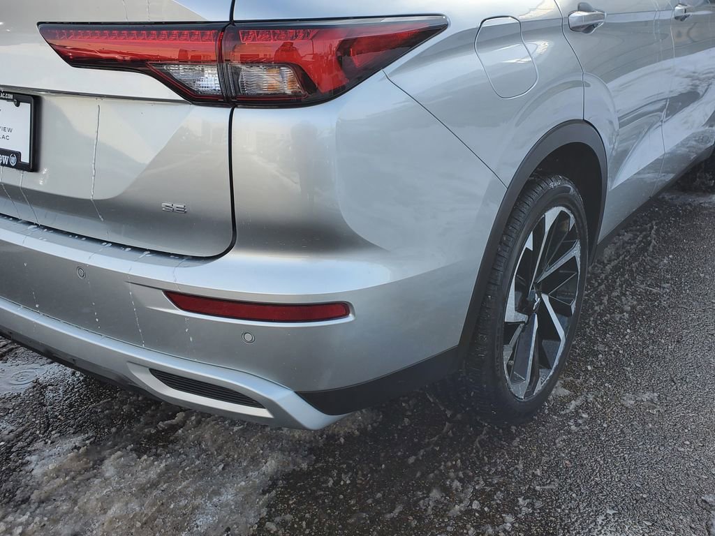 Used 2024 Mitsubishi Outlander SE image 14