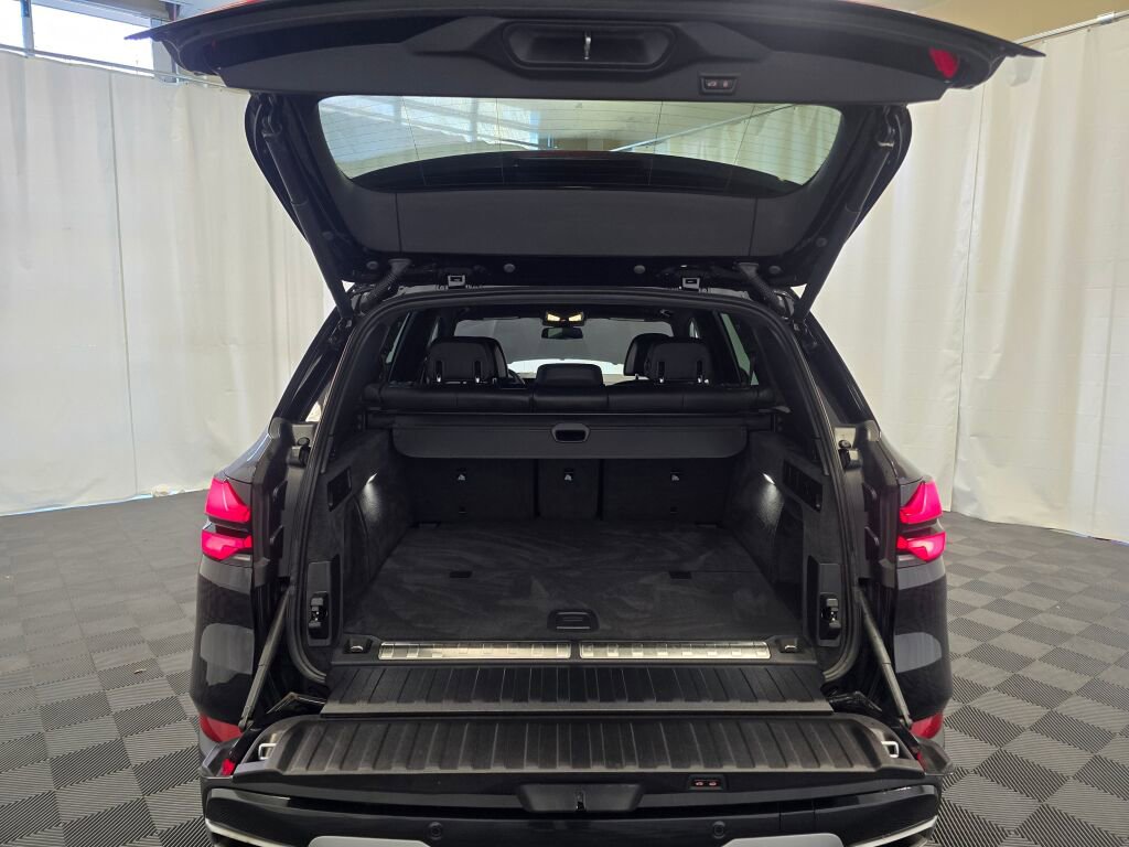 Used 2025 BMW X5 xDrive50e image 24