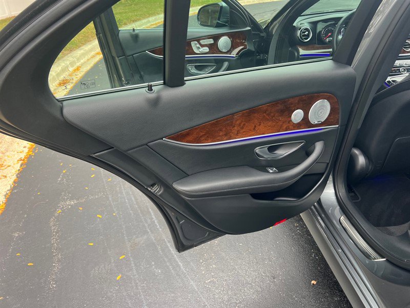 Used 2017 Mercedes-Benz E 300 4MATIC image 26