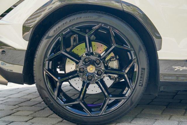 Used 2023 Lamborghini Urus Performante image 32