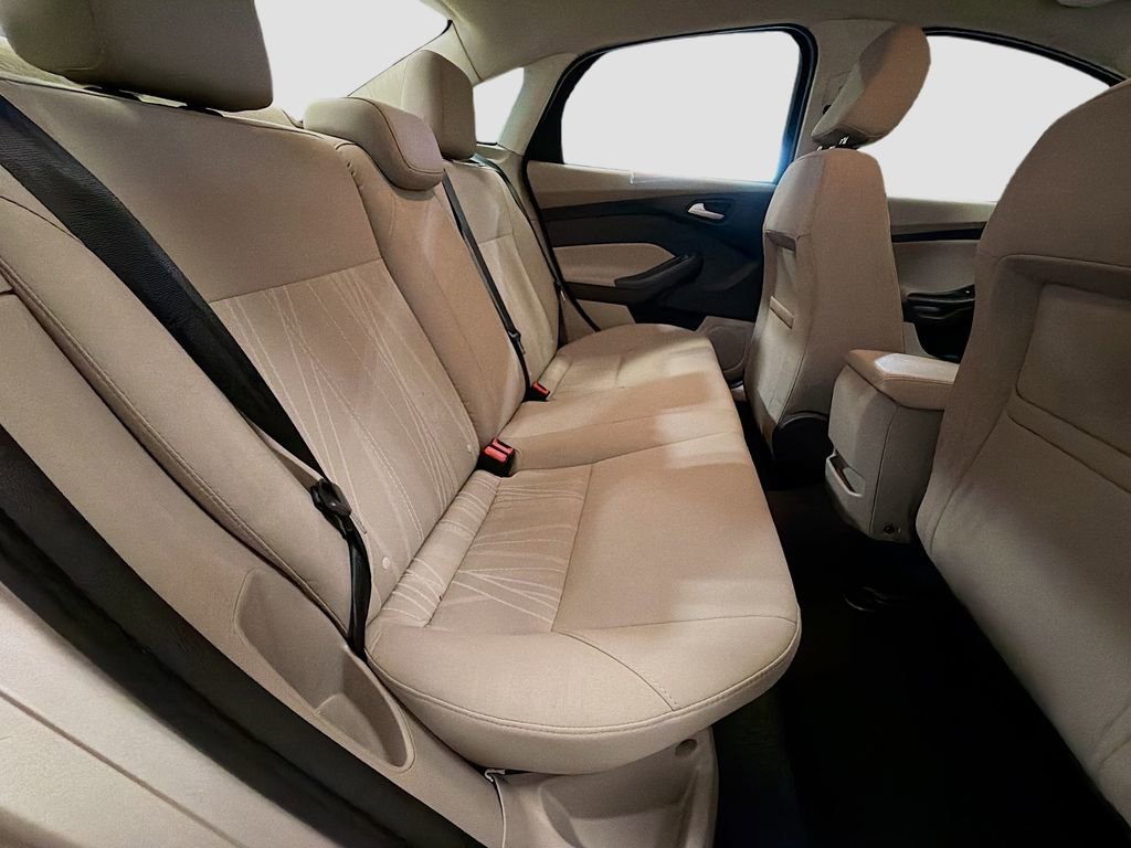 Used 2017 Ford Focus SE FWD image 25