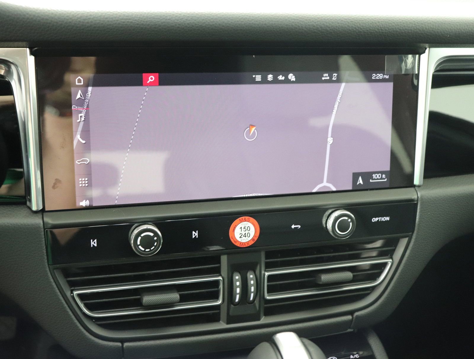 Certified 2025 Porsche Macan image 31