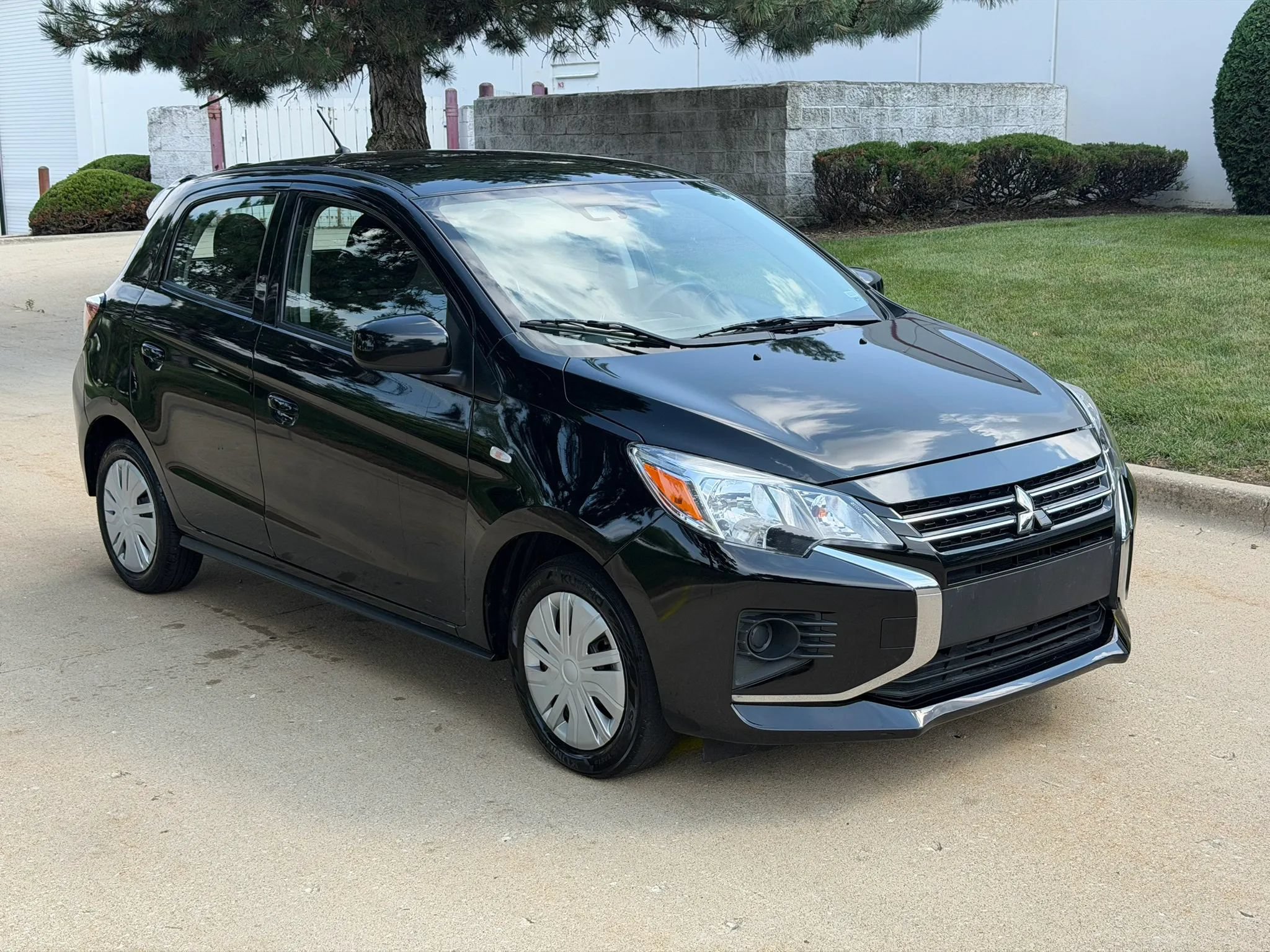Used 2024 Mitsubishi Mirage ES FWD image 3