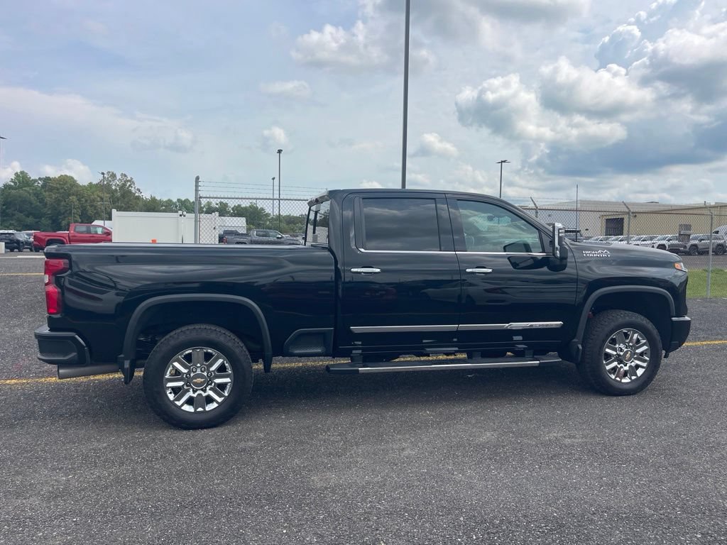 Used 2024 Chevrolet Silverado 2500 High Country w/ Technology Package AWD/4WD image 6