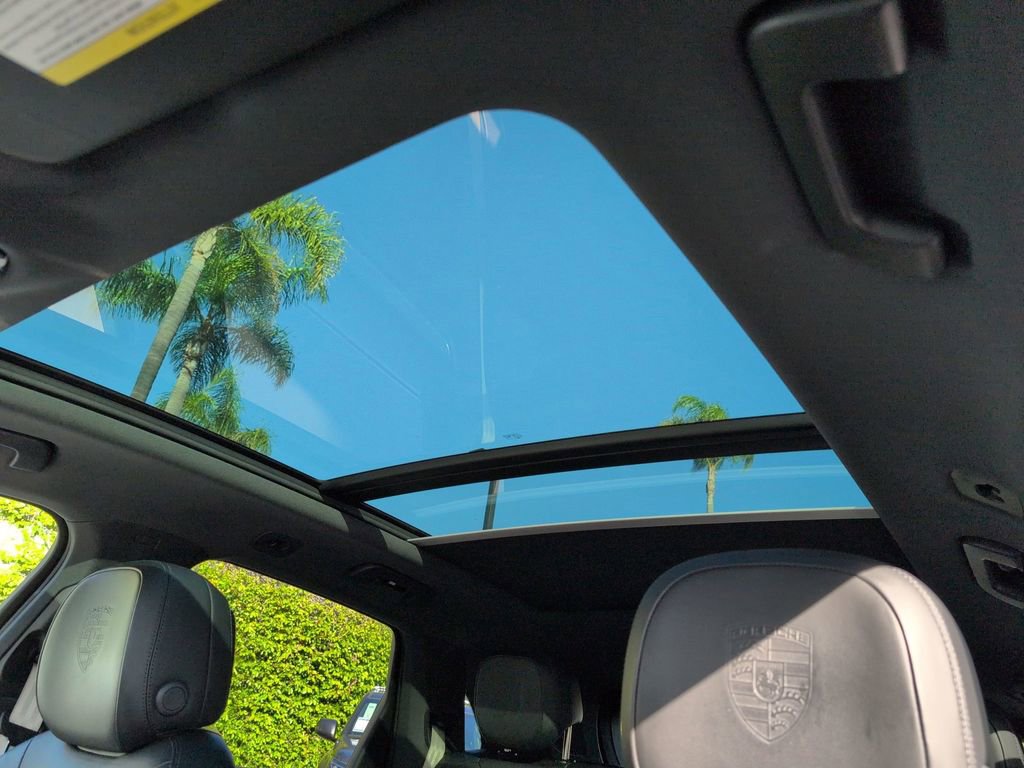 Used 2023 Porsche Cayenne Platinum Edition image 23