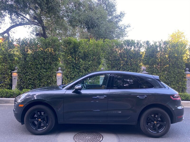Used 2017 Porsche Macan AWD/4WD image 2