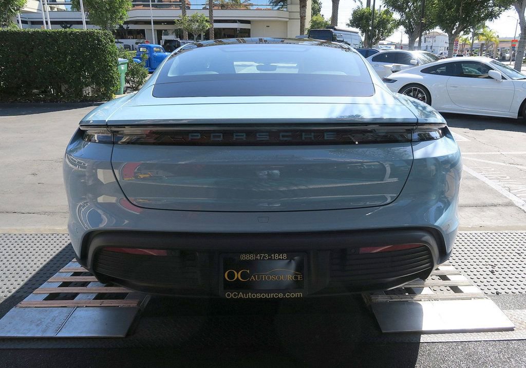 Used 2022 Porsche Taycan image 8
