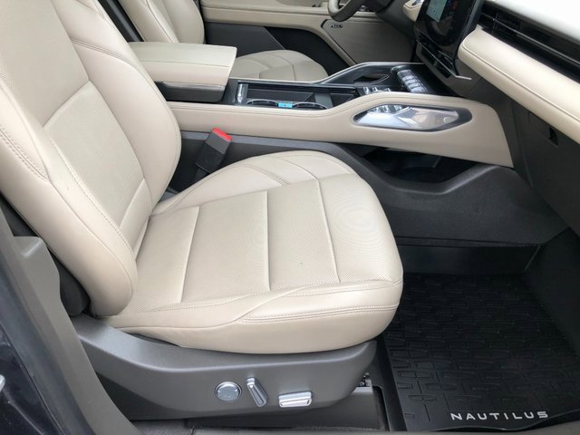 Used 2024 Lincoln Nautilus Premier w/ Equipment Group 102A image 19