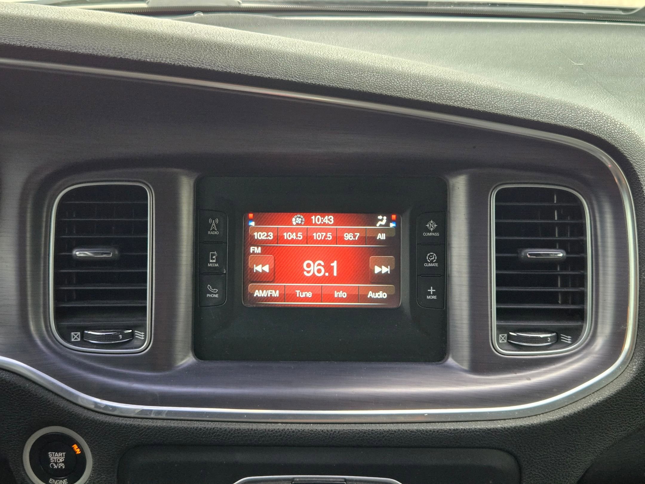 Used 2016 Dodge Charger SE RWD image 17