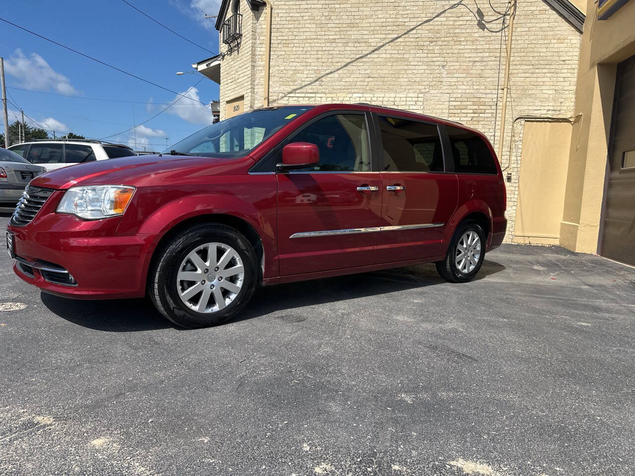 Used 2015 Chrysler Town & Country Touring w/ Driver Convenience Group FWD image 1