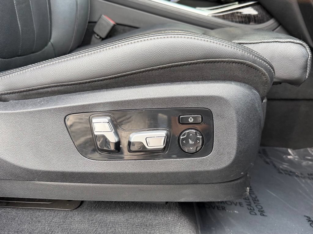 Used 2020 BMW X7 M50i AWD/4WD image 38