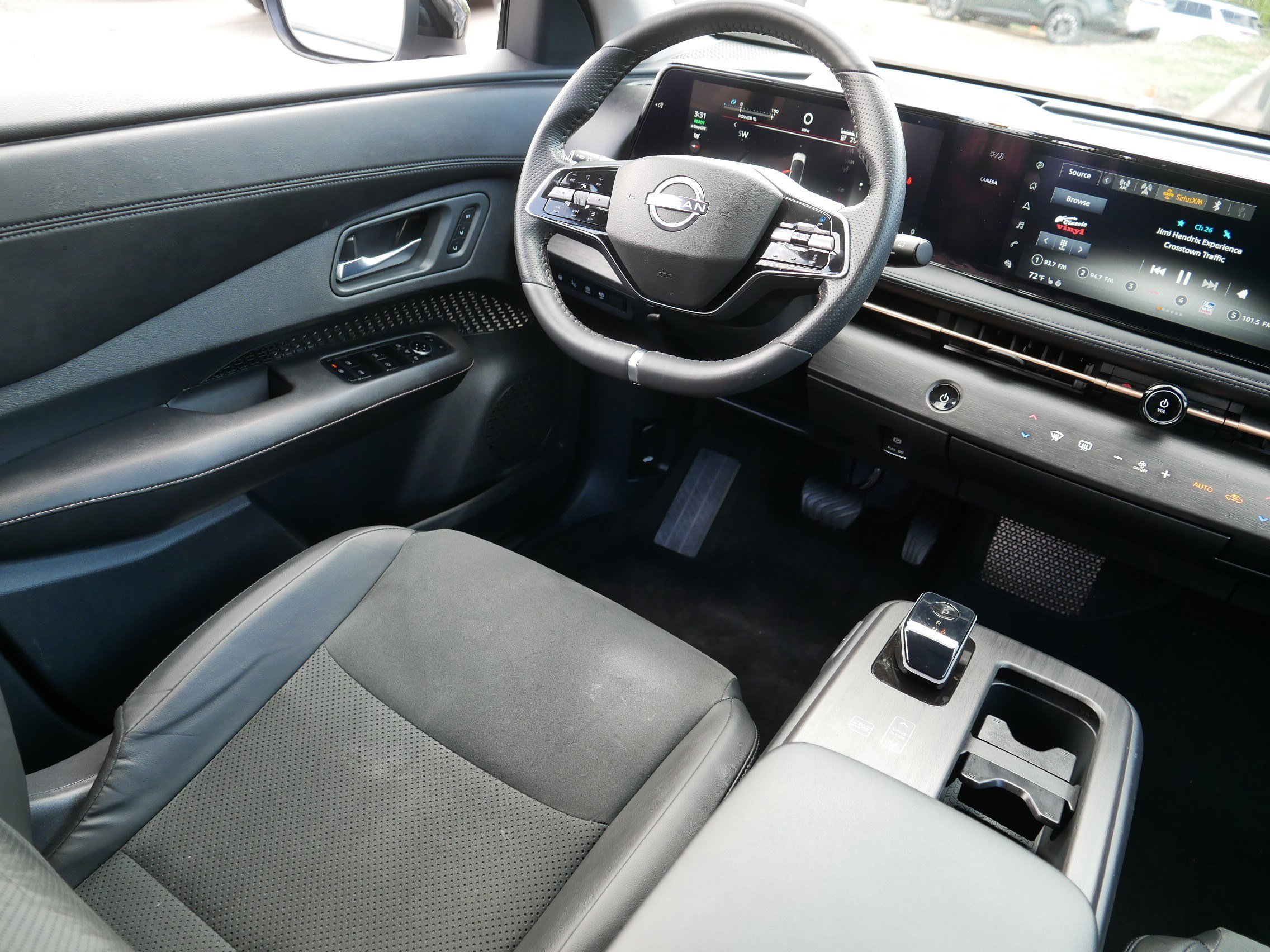 Certified 2023 Nissan Ariya AWD image 9