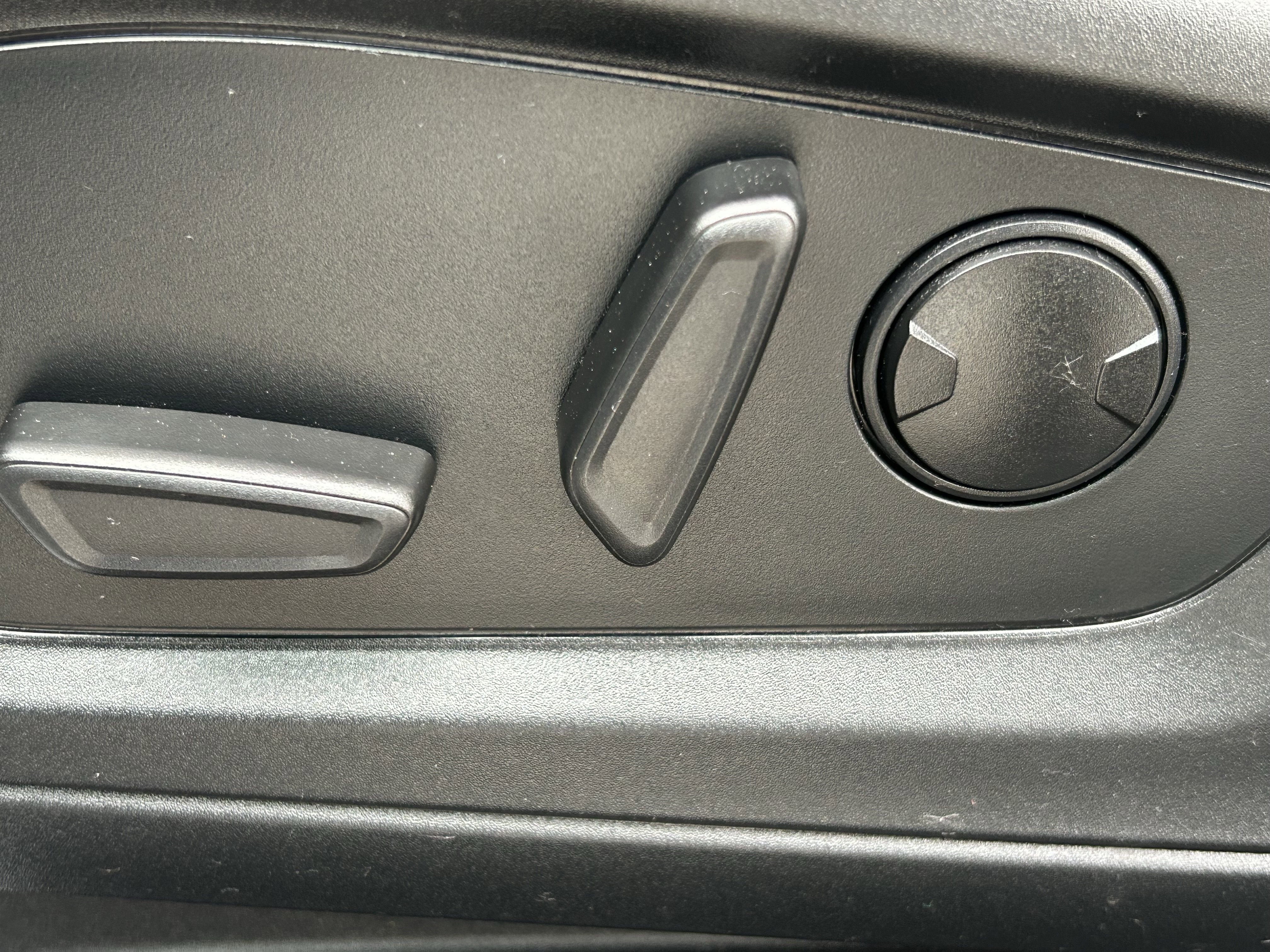 Used 2023 Ford Explorer XLT w/ Equipment Group 202A image 14