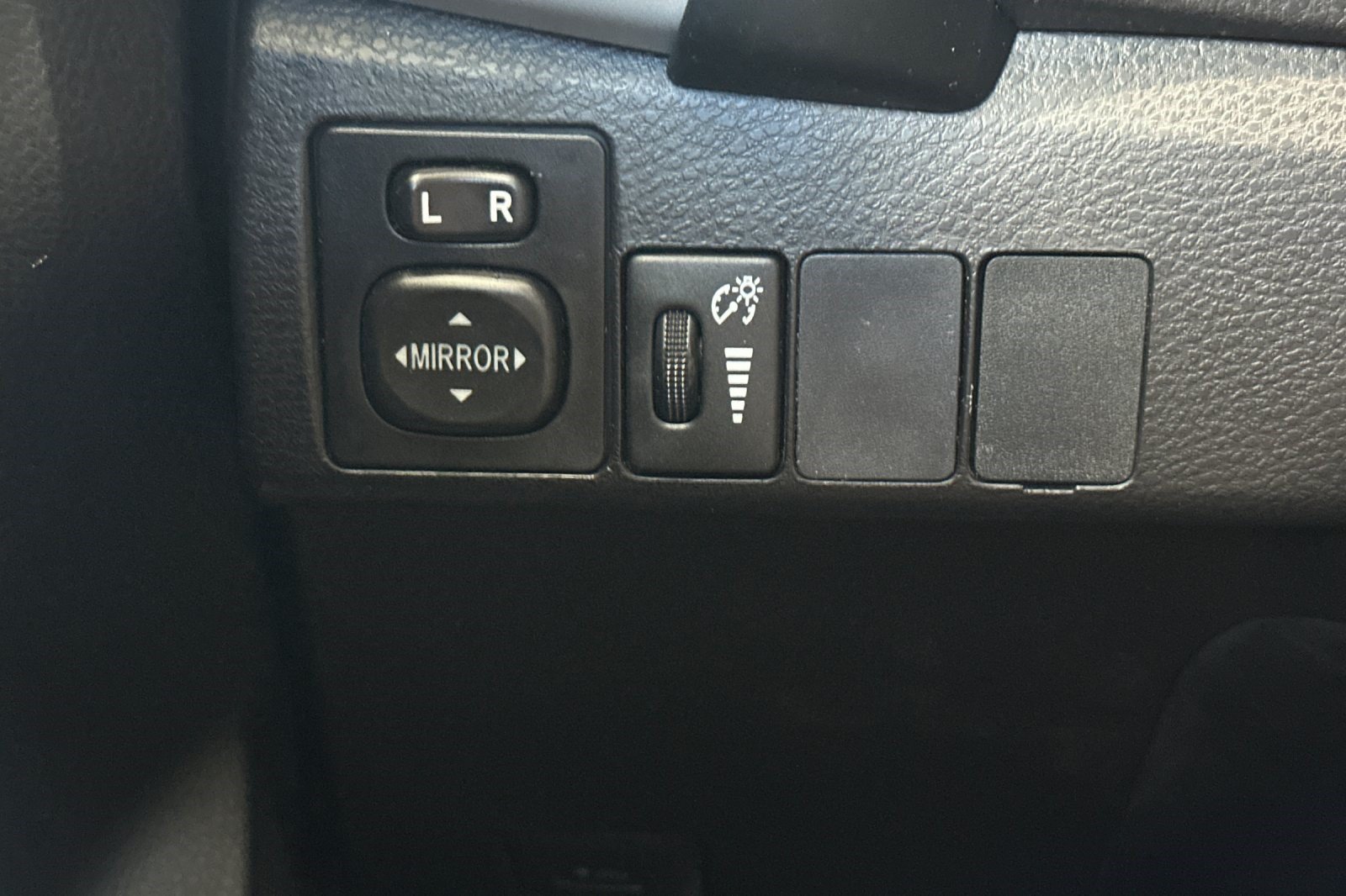 Used 2019 Toyota Corolla LE FWD image 34