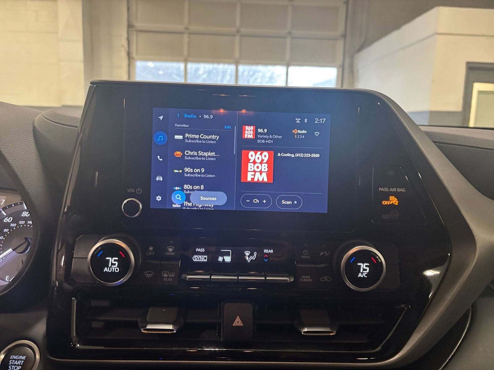 Used 2025 Toyota Highlander LE image 21