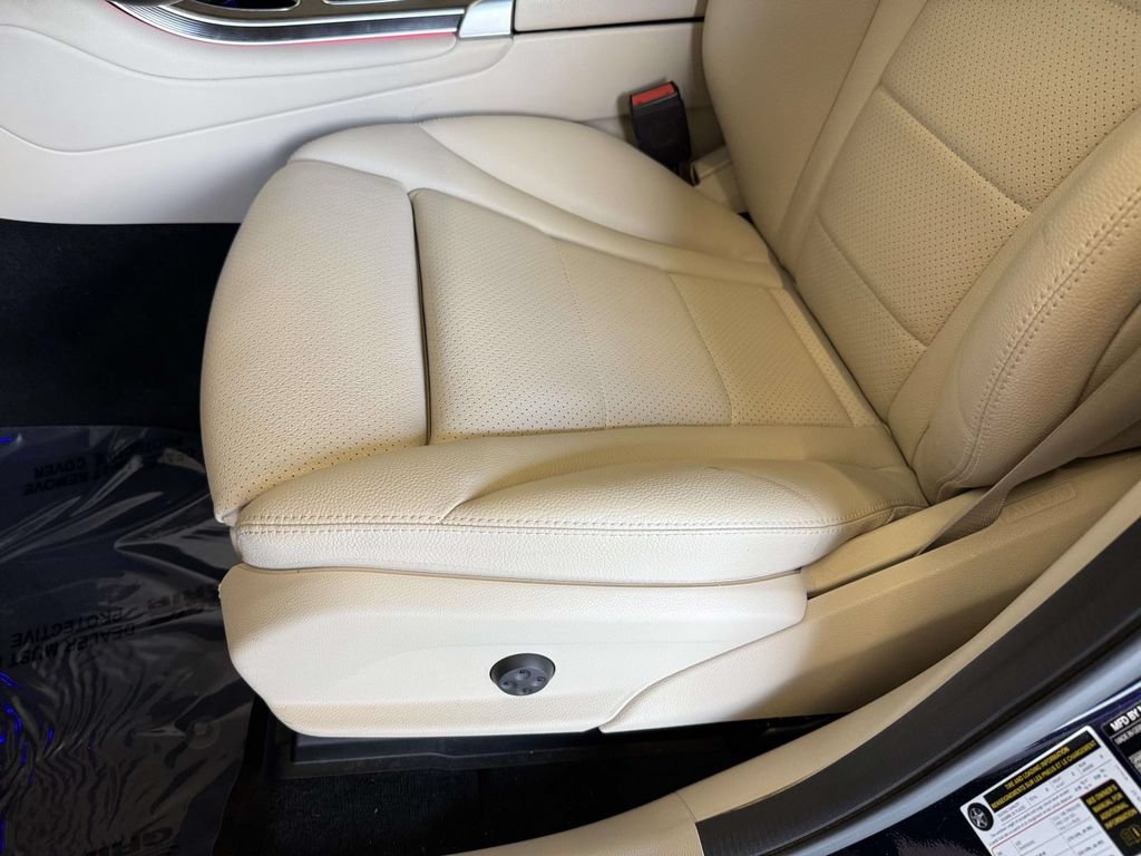 Used 2021 Mercedes-Benz GLC 300 4MATIC image 3