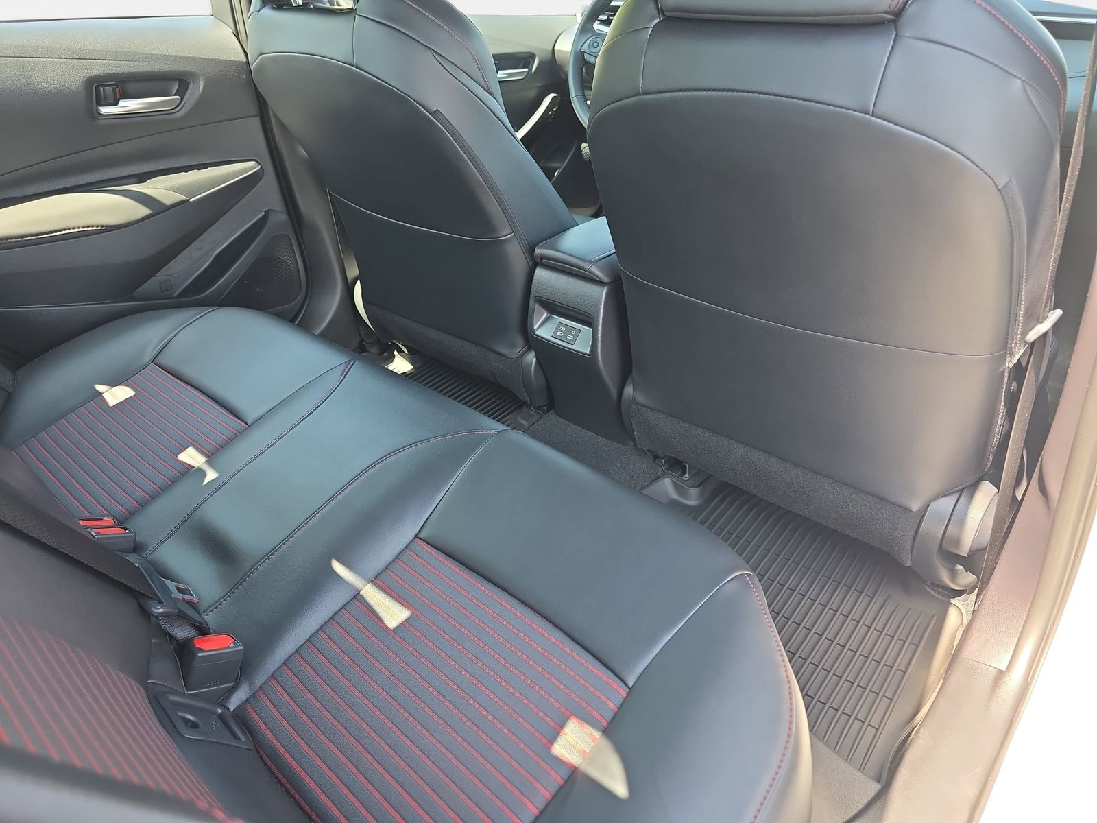 Used 2025 Toyota Corolla XSE FWD image 11