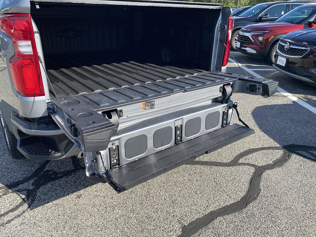 Used 2025 Chevrolet Silverado 1500 High Country AWD/4WD image 9