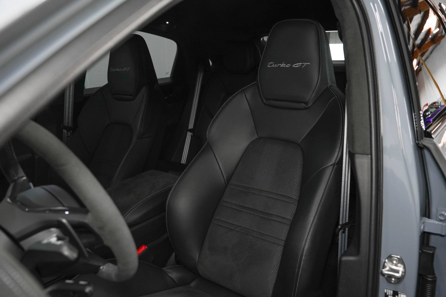 Used 2025 Porsche Cayenne Turbo GT AWD/4WD image 48