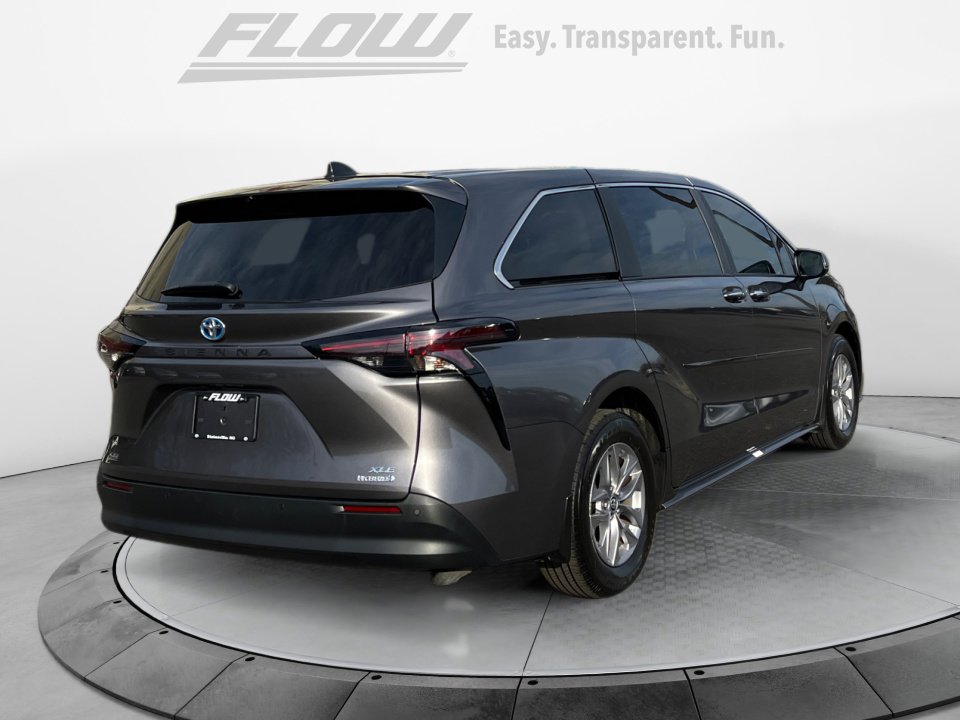 Certified 2024 Toyota Sienna XLE image 9