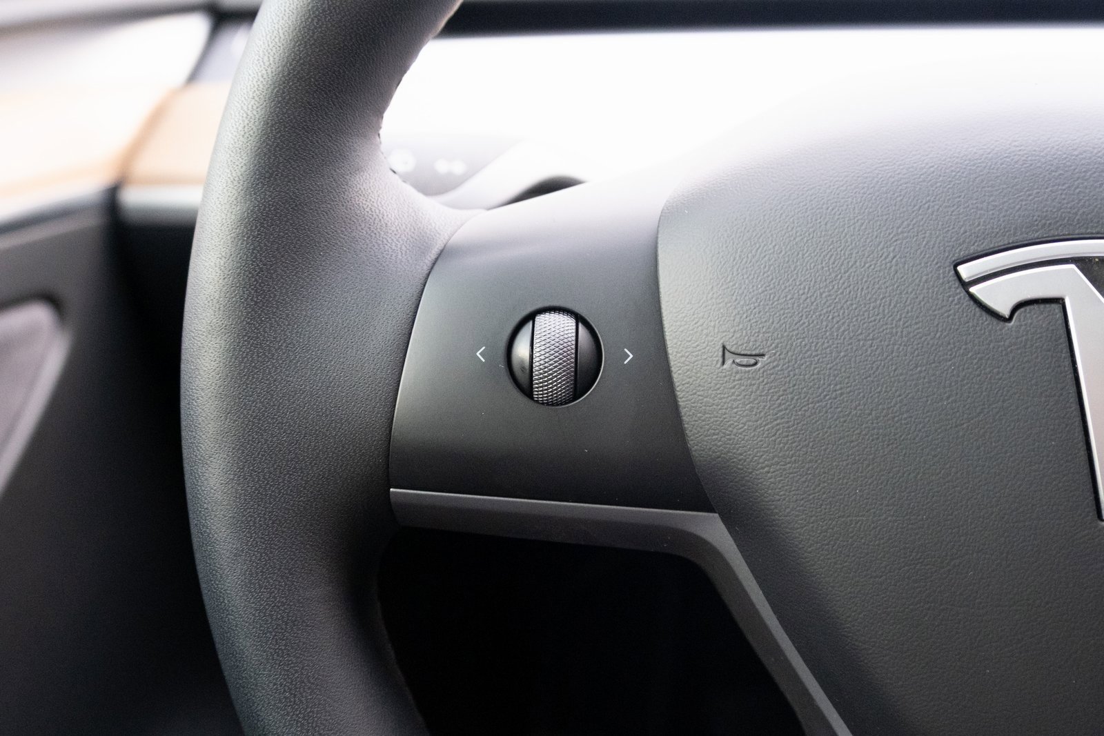 Used 2022 Tesla Model Y Long Range image 7