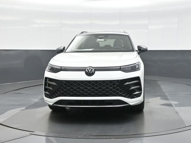 New 2026 Volkswagen Tiguan SE R-Line AWD/4WD image 2