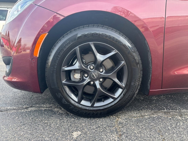 Used 2020 Chrysler Pacifica Touring w/ Advanced Safetytec Group image 33