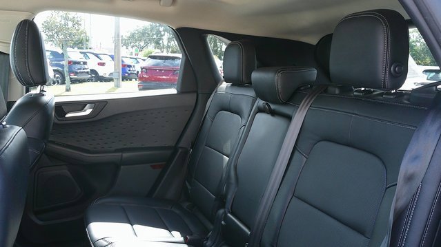 Used 2020 Ford Escape Titanium image 8