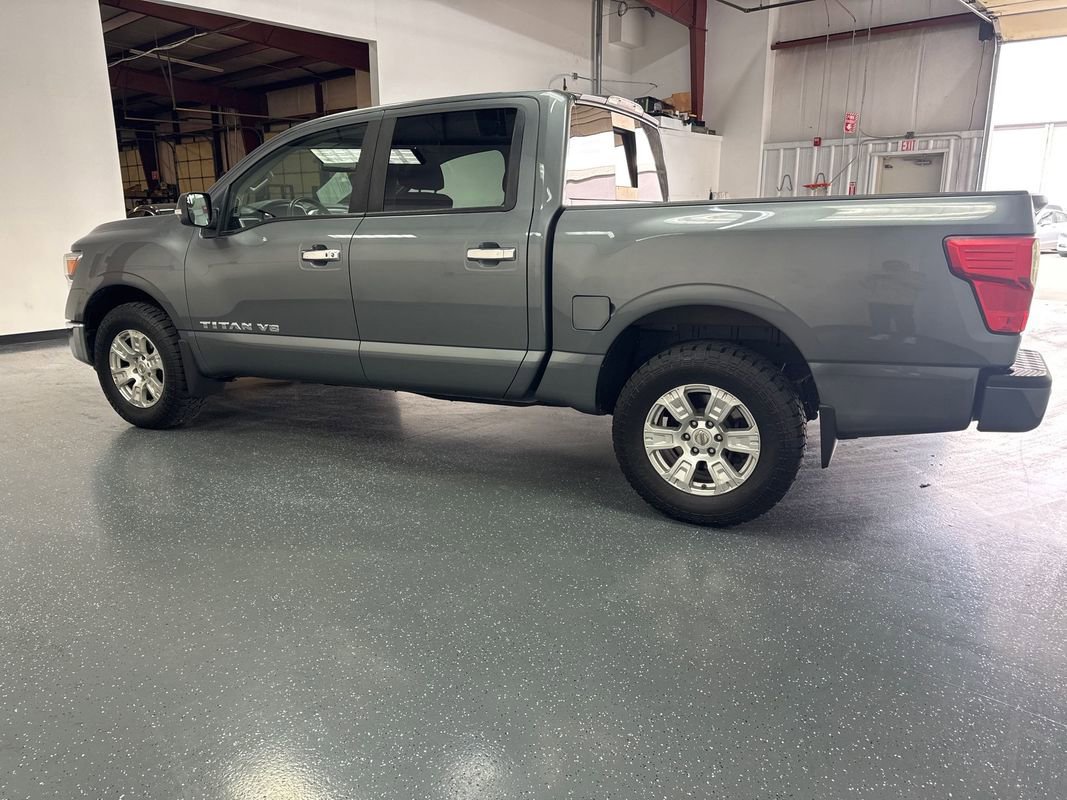 Used 2018 Nissan Titan SV w/ SV Convenience Package image 5