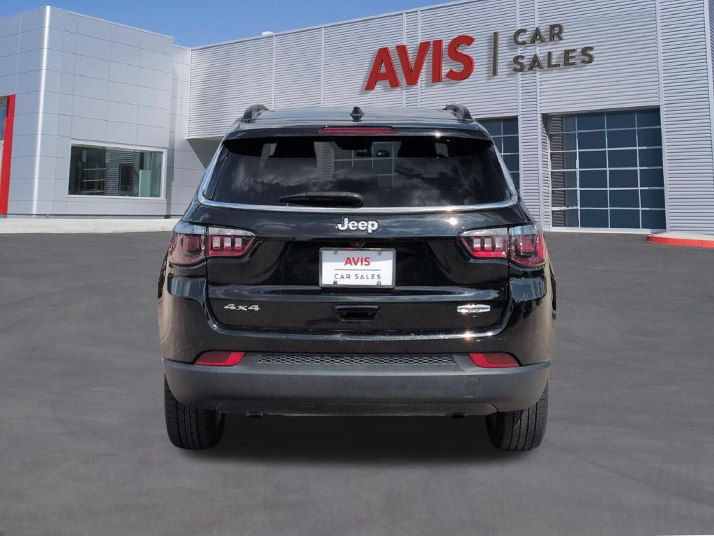 Used 2025 Jeep Compass Latitude w/ Sun & Sound Group AWD/4WD image 7