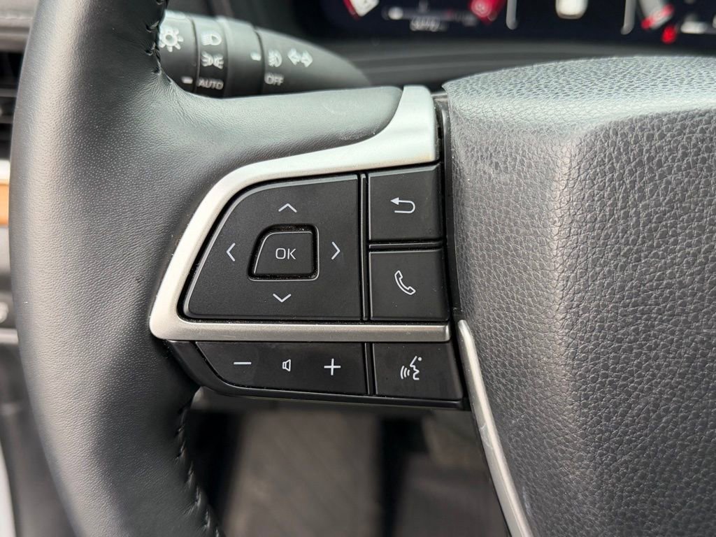 Used 2024 Toyota Grand Highlander Limited image 17