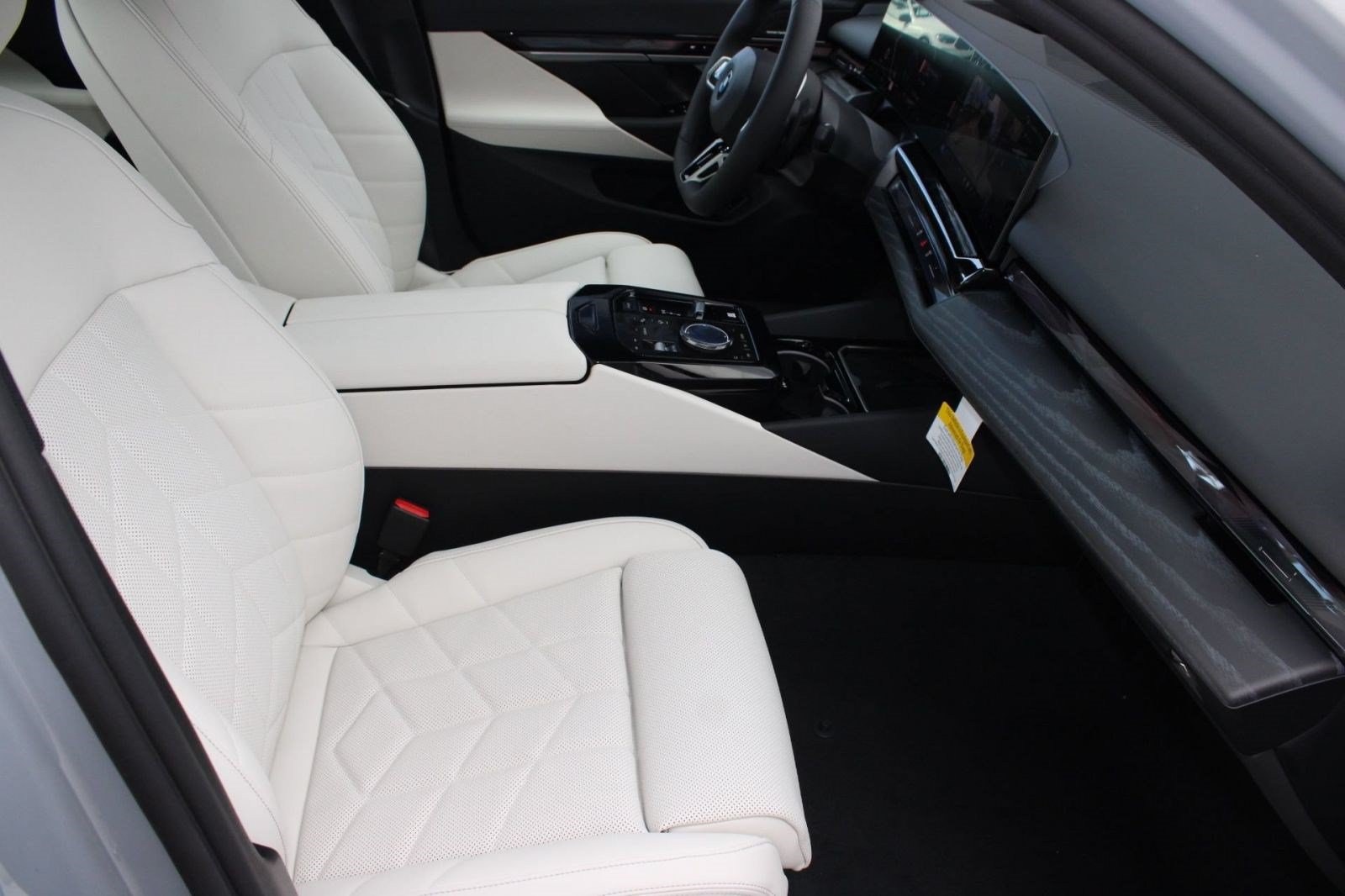 Used 2026 BMW 530i w/ M Sport Package RWD image 25