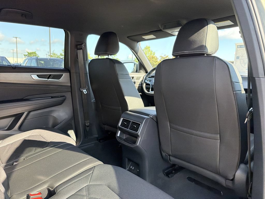 New 2026 Volkswagen Atlas Cross Sport SE FWD image 17