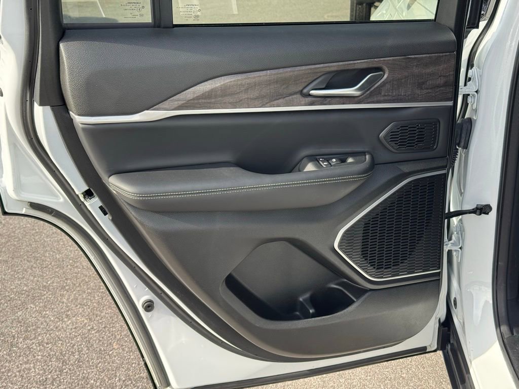 Used 2022 Jeep Grand Cherokee Limited 4xe image 22