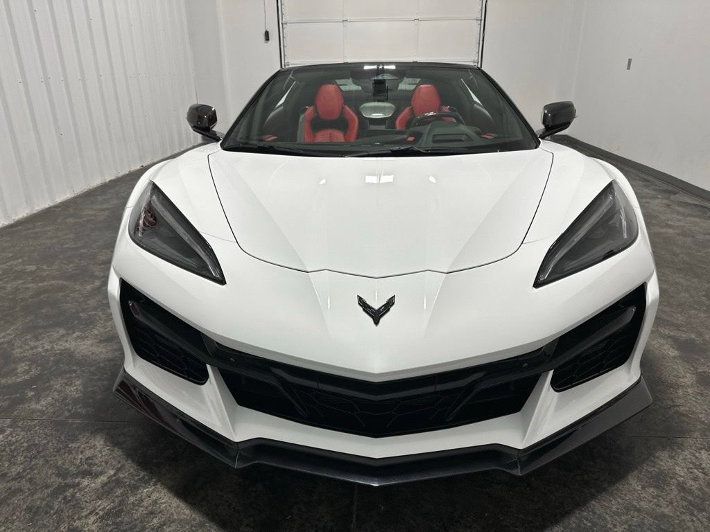 Used 2025 Chevrolet Corvette Z06 RWD image 3