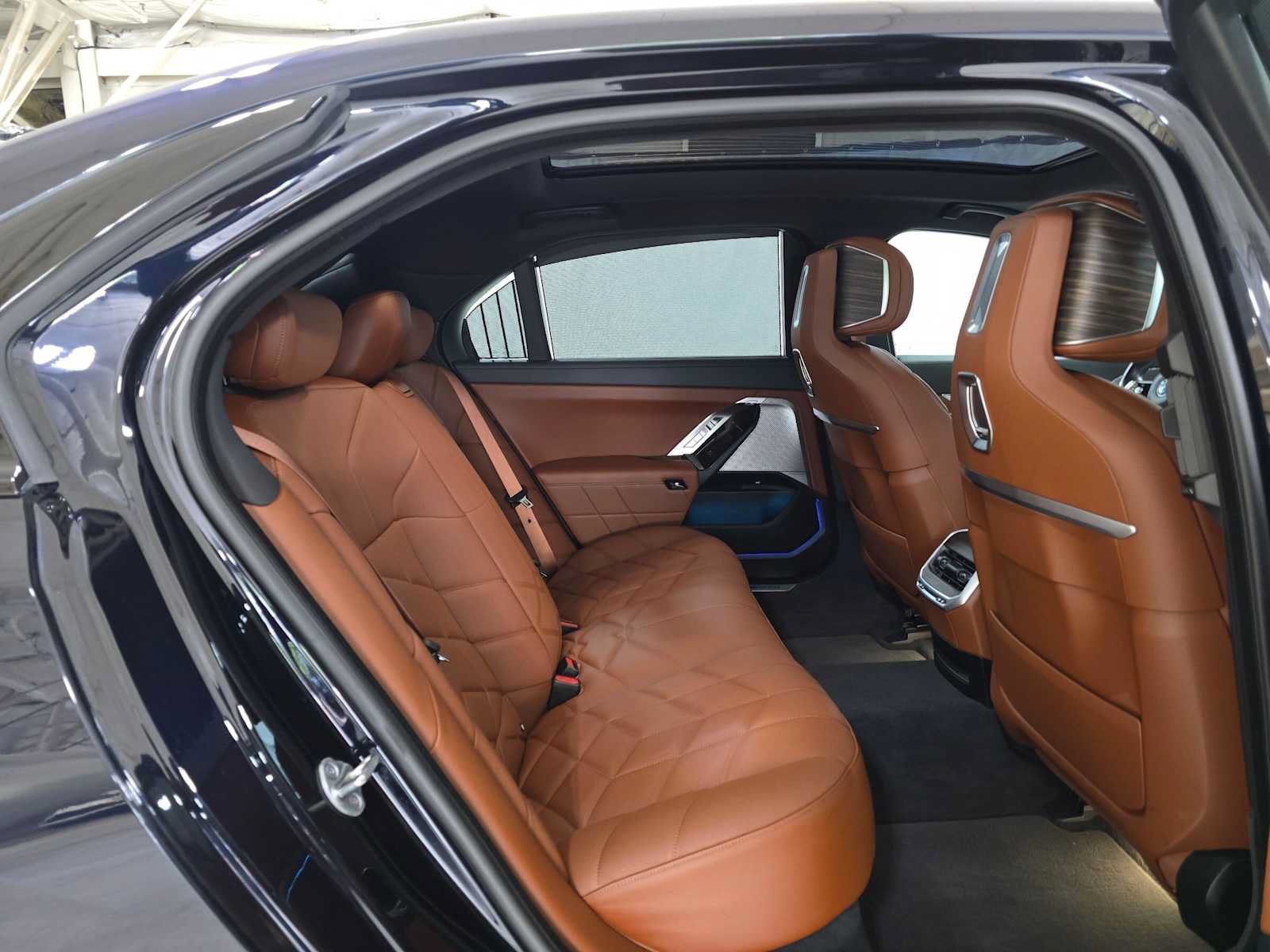 Used 2023 BMW 760i xDrive AWD/4WD image 12