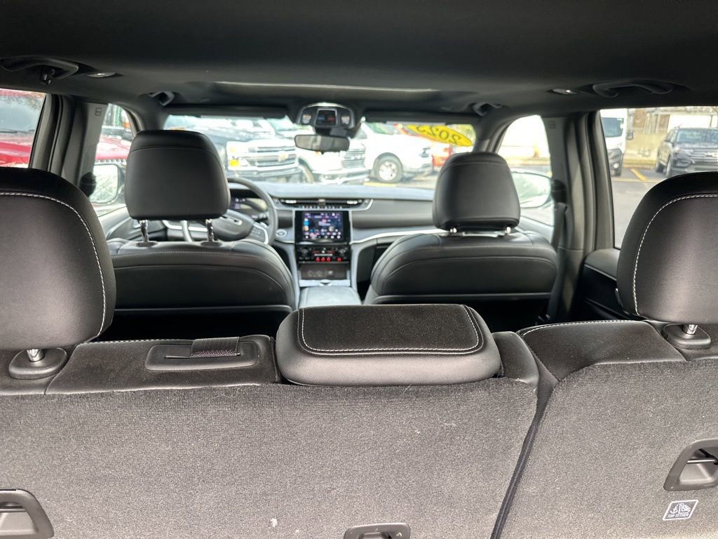 Used 2023 Jeep Grand Cherokee Altitude image 15